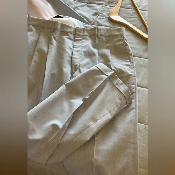 🌟 FREE 🌟 Shipping 📦 Haggar Men Suit Jacket and Pant Set